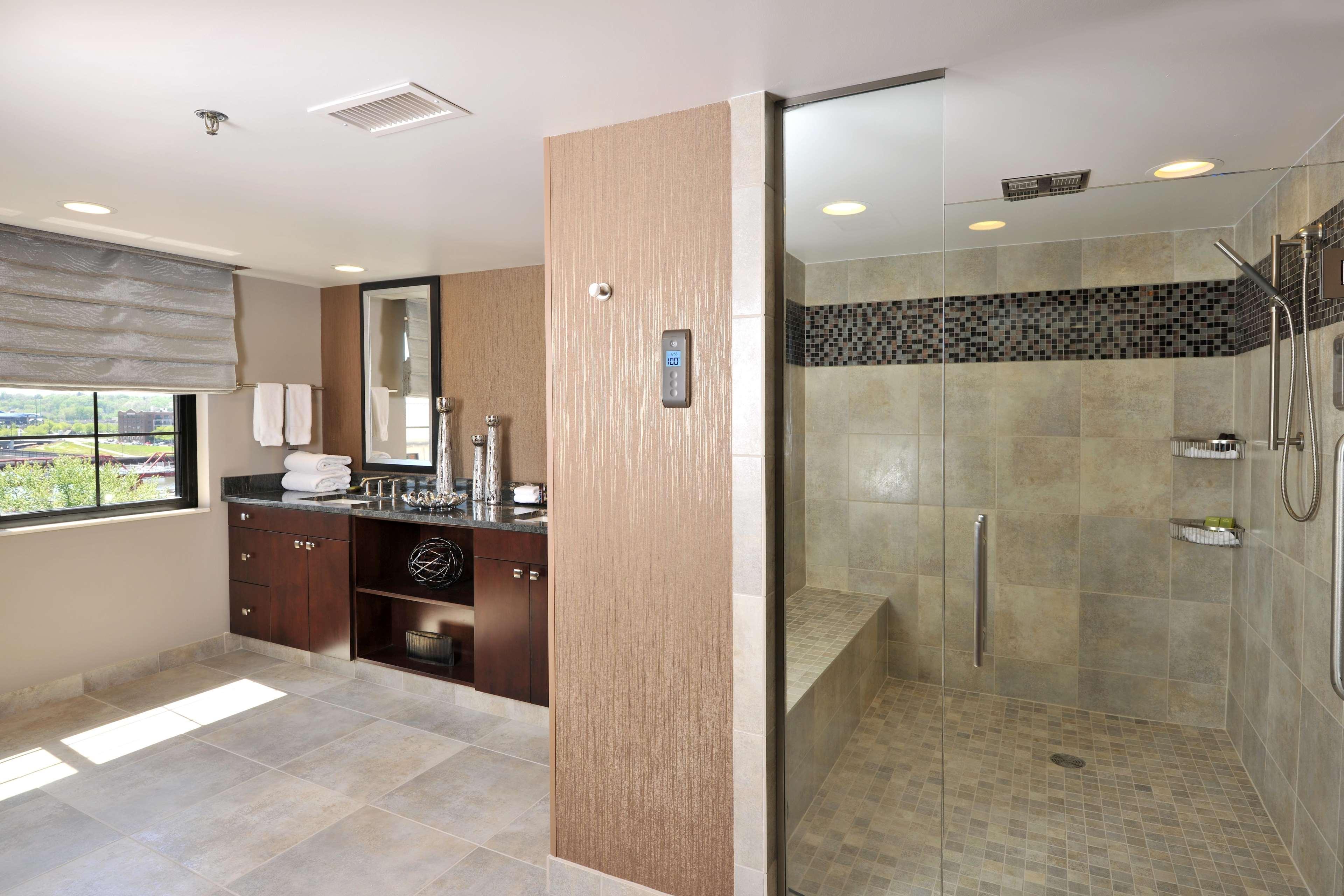 Embassy Suites Des Moines Downtown חדר תמונה