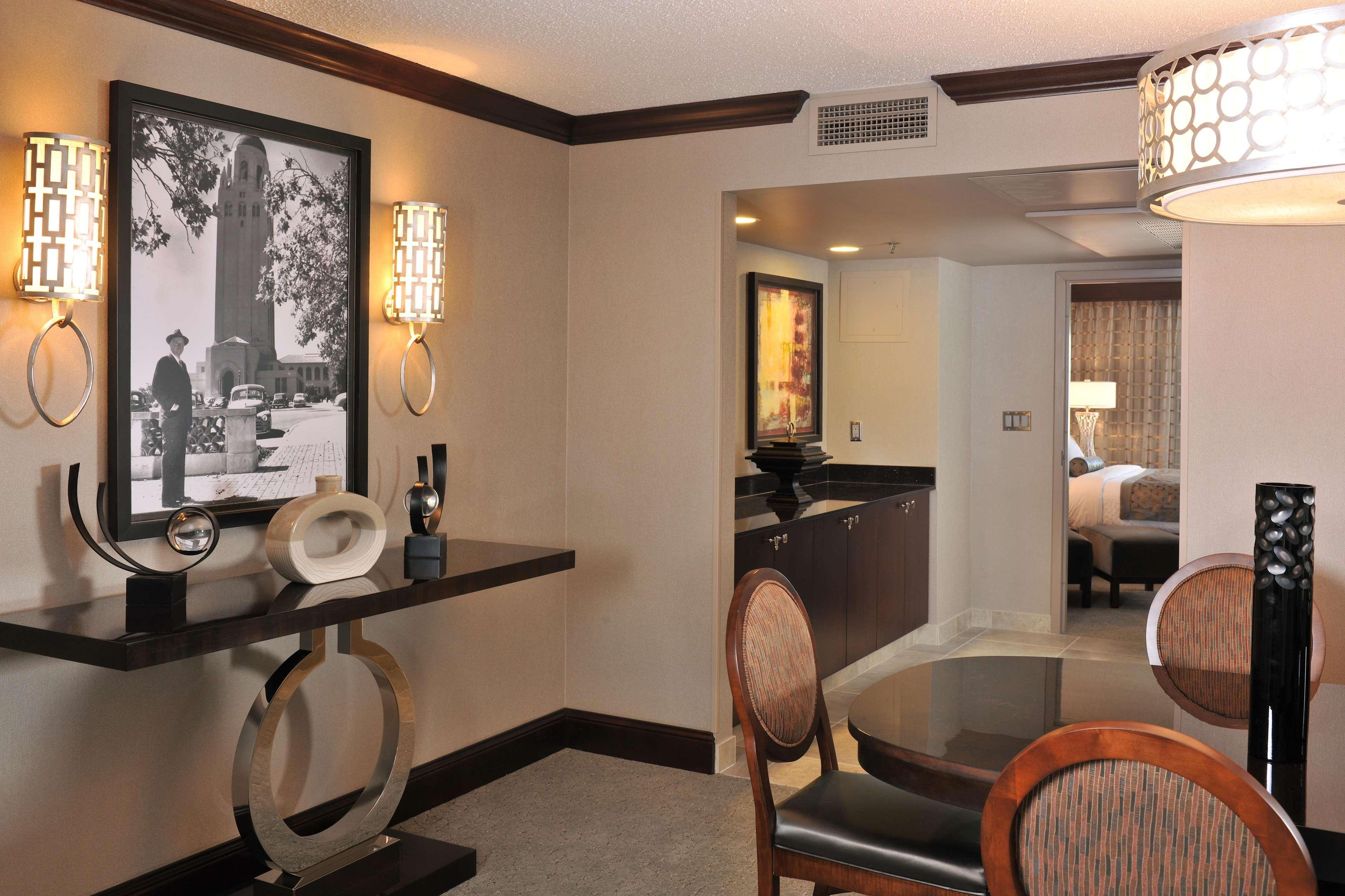 Embassy Suites Des Moines Downtown חדר תמונה