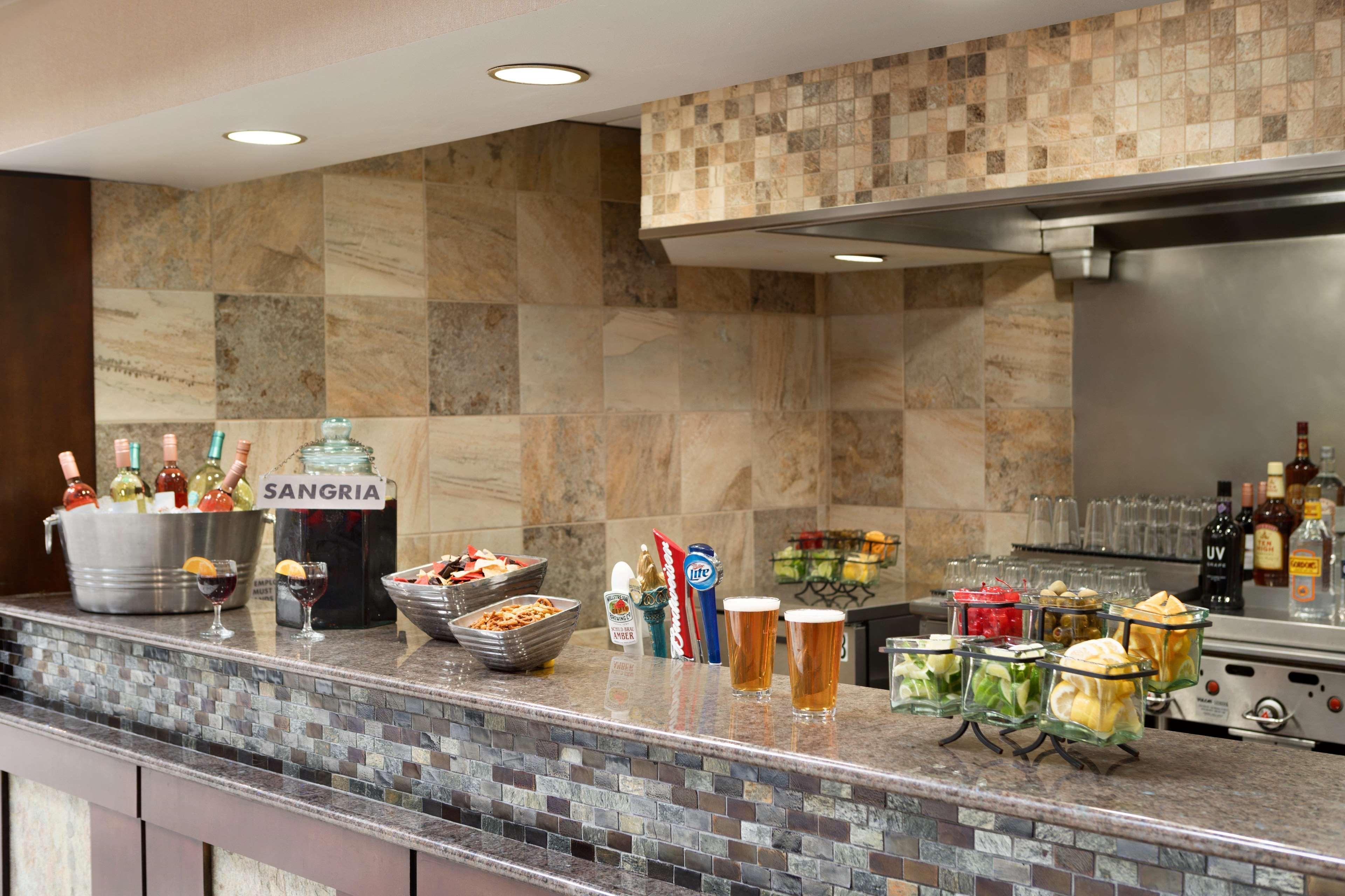 Embassy Suites Des Moines Downtown מראה חיצוני תמונה
