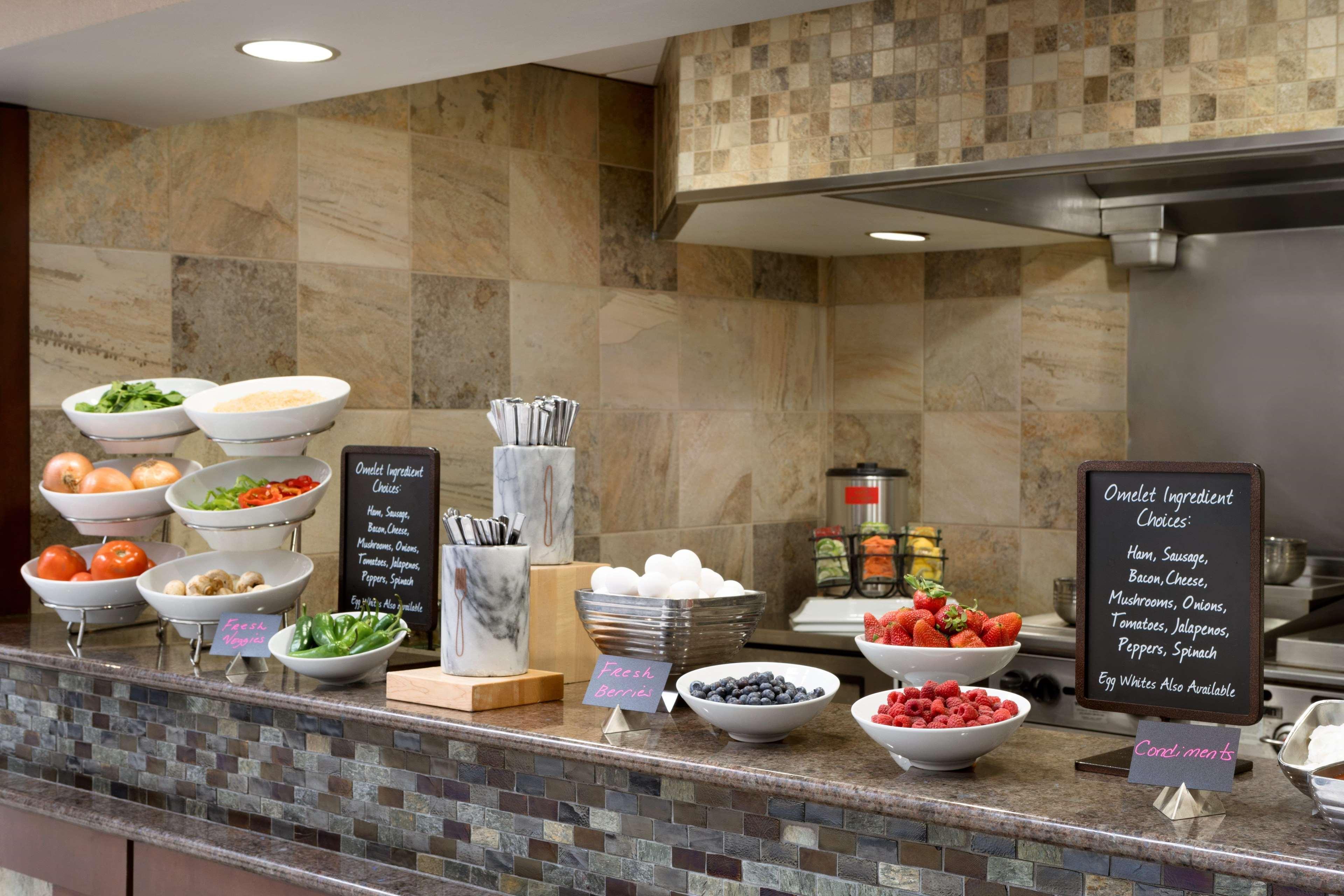 Embassy Suites Des Moines Downtown מראה חיצוני תמונה