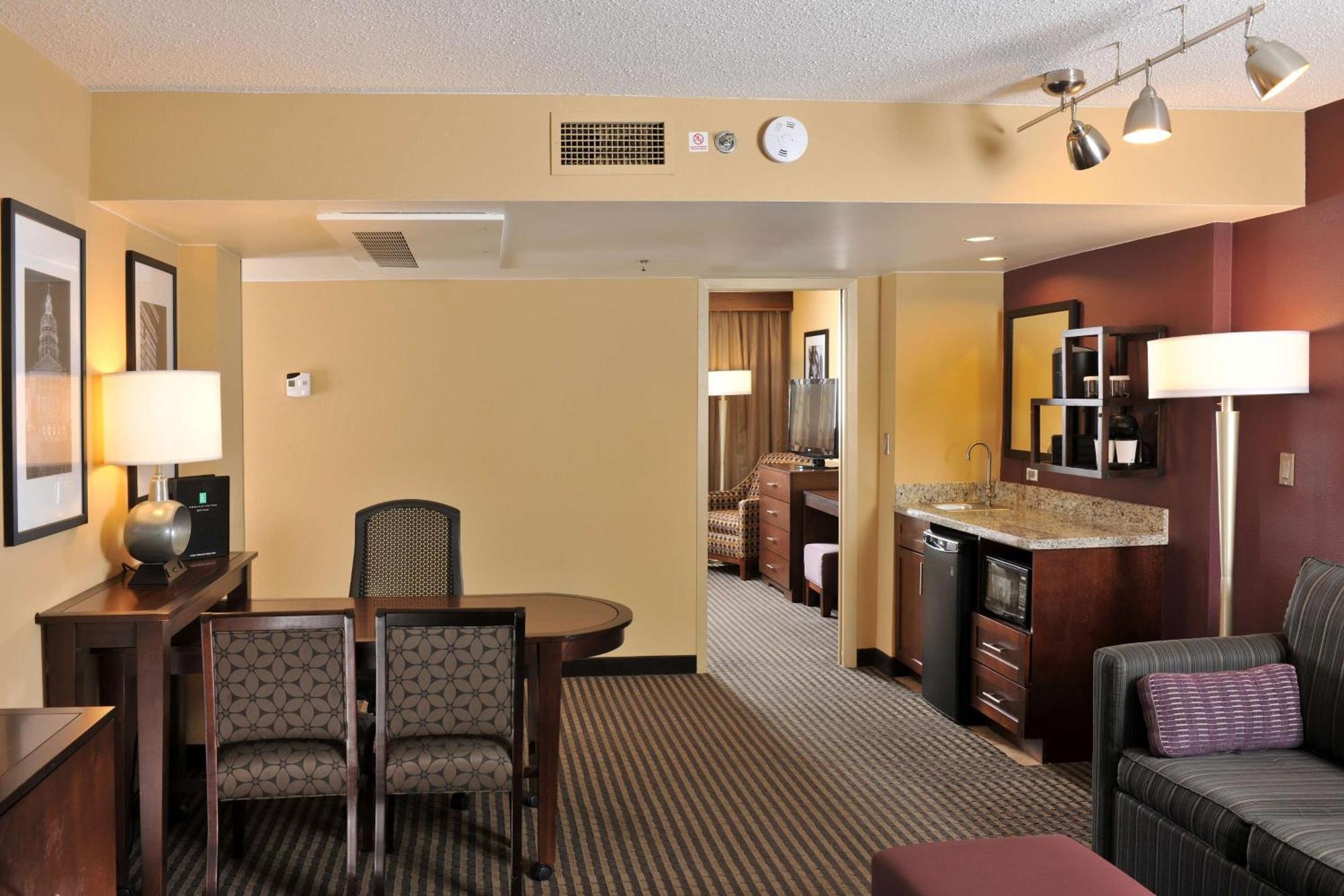 Embassy Suites Des Moines Downtown מראה חיצוני תמונה