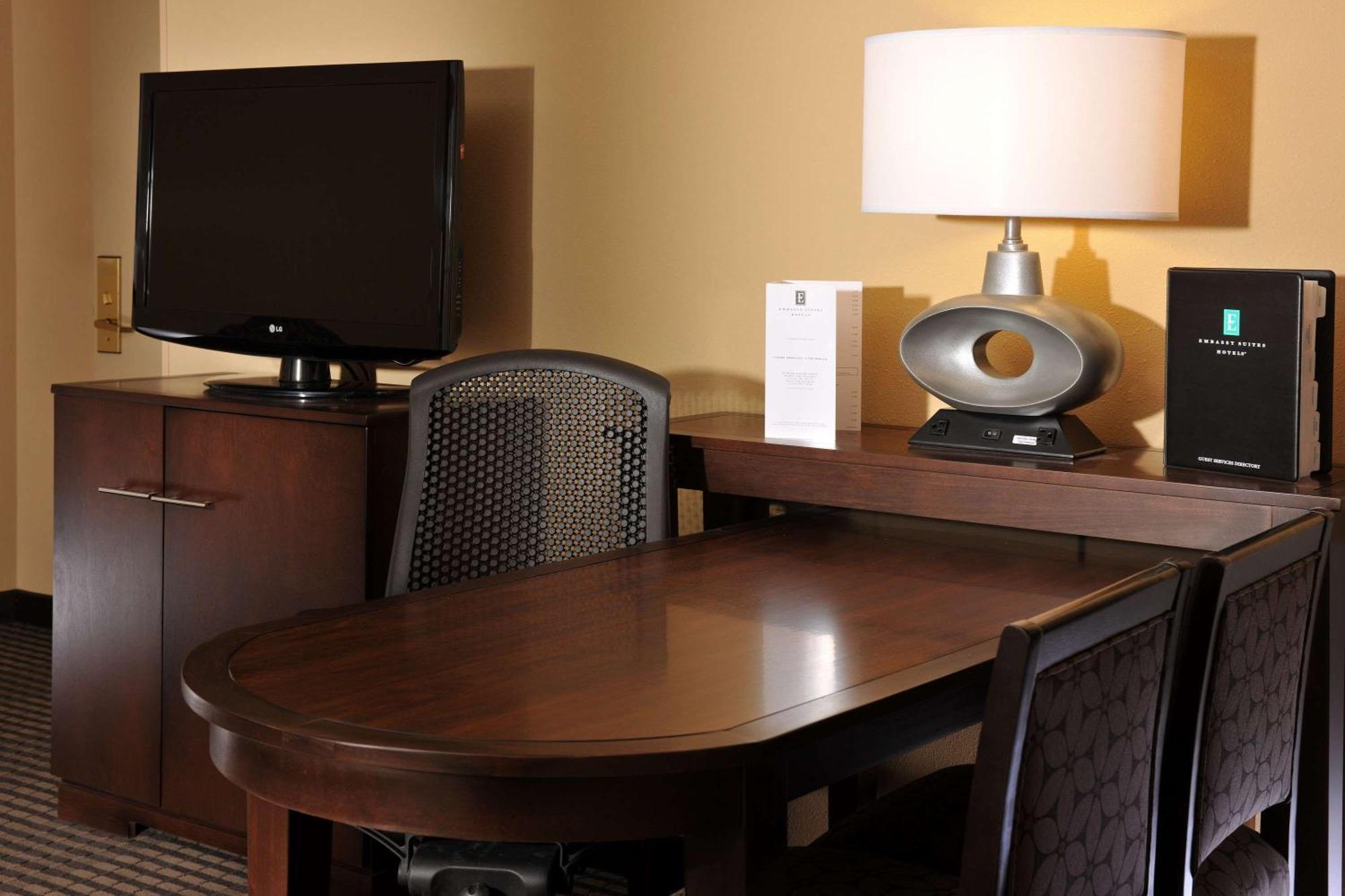 Embassy Suites Des Moines Downtown מראה חיצוני תמונה