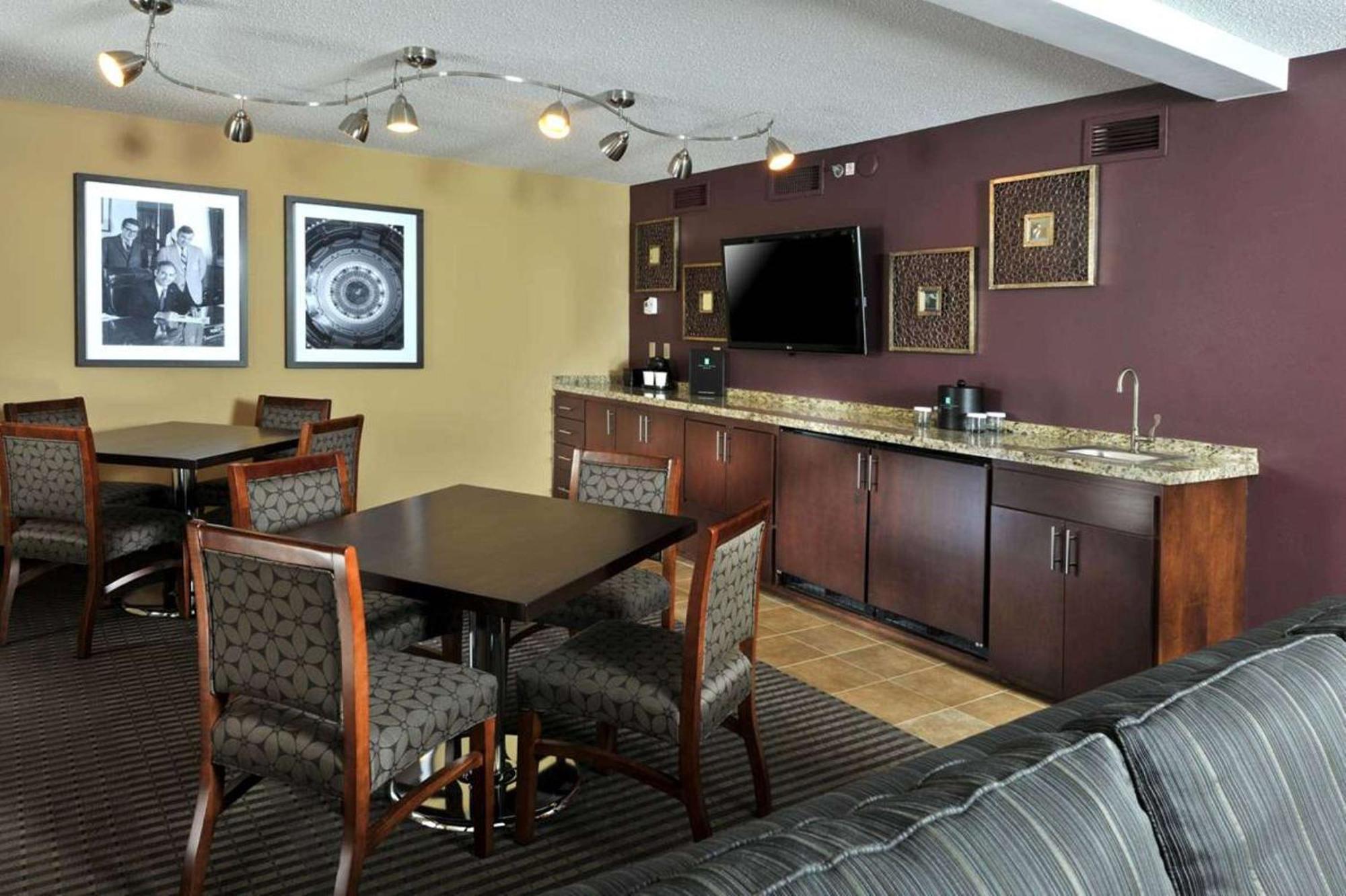 Embassy Suites Des Moines Downtown מראה חיצוני תמונה