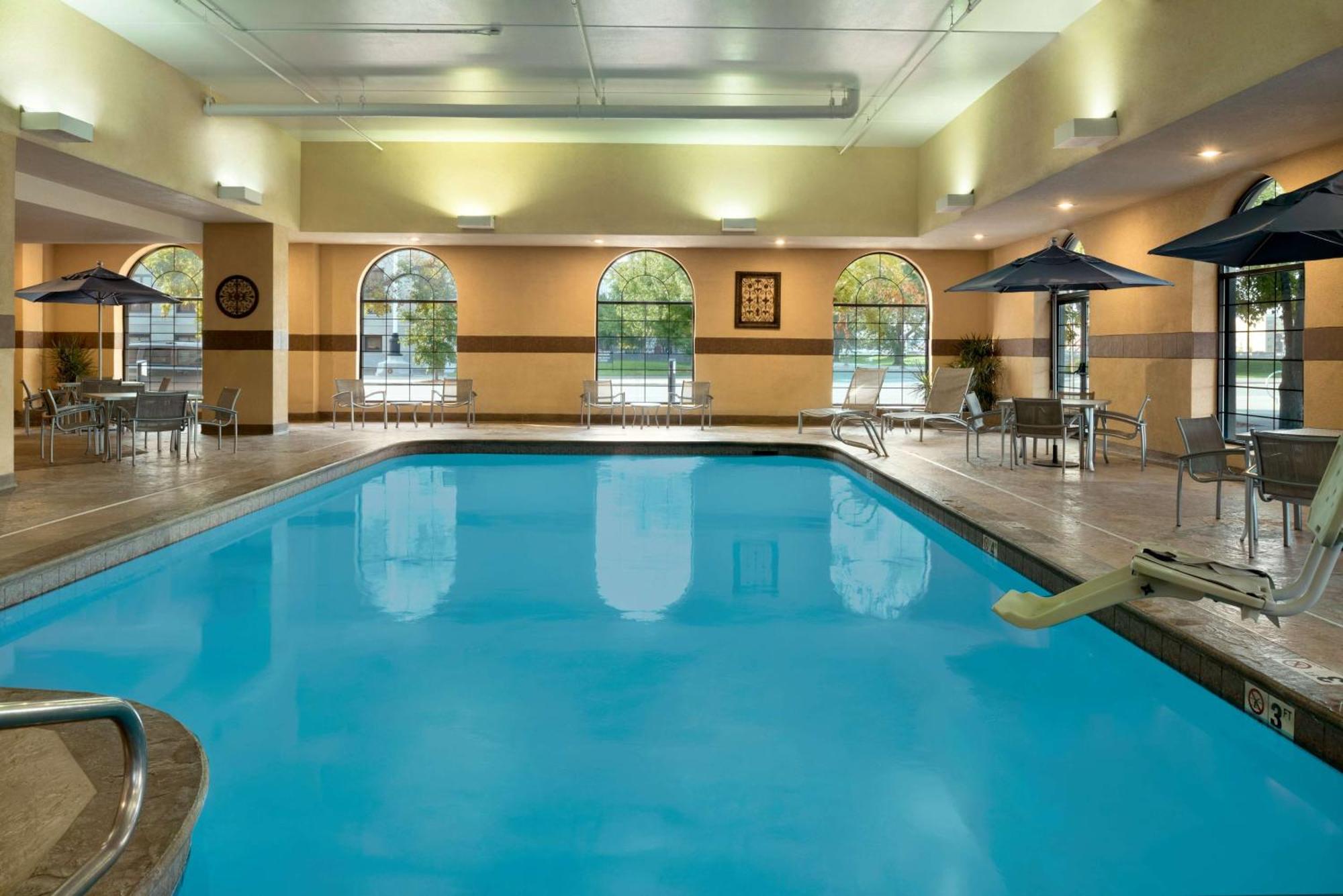 Embassy Suites Des Moines Downtown מראה חיצוני תמונה