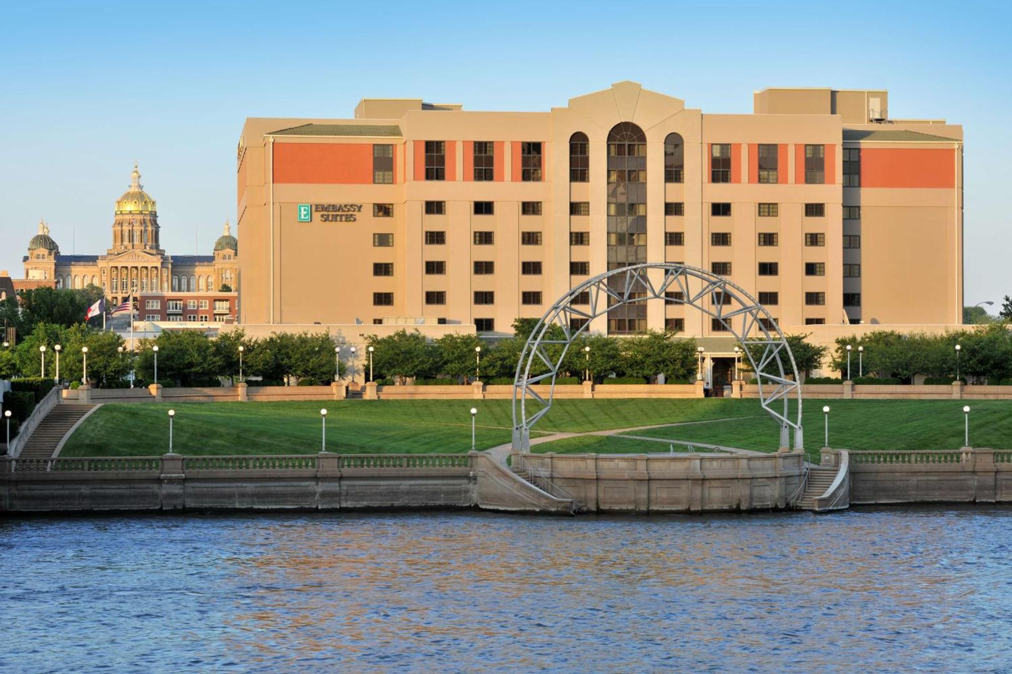 Embassy Suites Des Moines Downtown מראה חיצוני תמונה